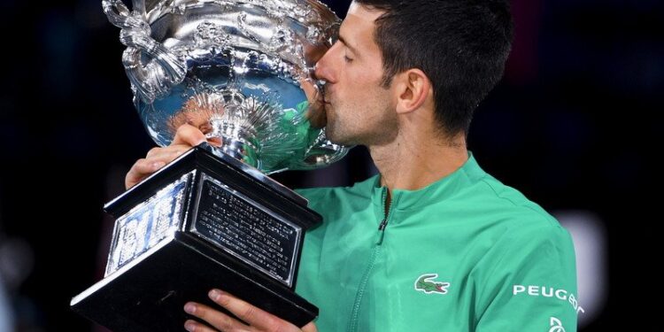 Serb Novak Djokovic wygrał po raz dziewiąty Australian Open / DEAN LEWINS AUSTRALIA AND NEW ZEALAND OUT / PAP/EPA