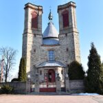 Fałków. Zbudowany w latach 1929-1935 kościół pw. św. Trójcy / Magdalena Galas-Klusek / Radio Kielce