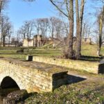 Fałków. Ruiny zamku z początku XVII wieku. Ze względu na niewielkie rozmiary historycy sztuki uznają kamienno-ceglany budynek za dwór obronny / Magdalena Galas-Klusek / Radio Kielce