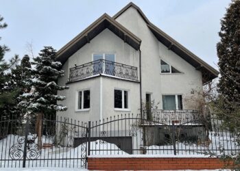 11.02.2021 Kielce. Budynek przy ul. Hożej 32, w którym powstanie Dzienny Dom Pomocy i Wsparcia dla osób, które przeszły koronawirusa / Wiktor Taszłow / Radio Kielce