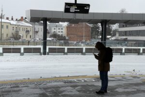 08.02.2021. Zima. Komunikacja publiczna. Dworzec autobusowy w Kielcach / Piotr Kwaśniewski / Radio Kielce