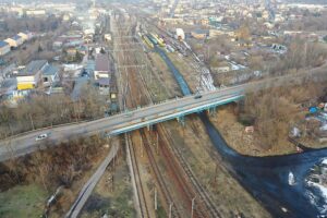 25.02.2021. Skarżysko-Kamienna. Wiadukt nad torami / Jarosław Kubalski / Radio Kielce