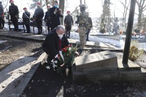 21.02.2021. Małogoszcz. Uroczystości z okazji 158. rocznicy bitwy pod Małogoszczem. Na zdjęciu: Marek Bogusławski - wicemarszałek województwa świętokrzyskiego / Jarosław Kubalski / Radio Kielce