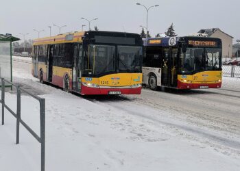 08.02.2021. Kielce. Ulica Krakowska. Autobusy MPK / Piotr Kwaśniewski / Radio Kielce