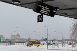 08.02.2021. Zima. Komunikacja publiczna. Dworzec autobusowy w Kielcach / Piotr Kwaśniewski / Radio Kielce