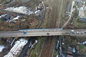 25.02.2021. Skarżysko-Kamienna. Wiadukt nad torami / Jarosław Kubalski / Radio Kielce