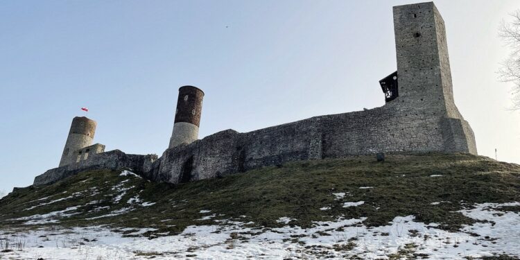 25.02.2021. Chęciny. Zamek Królewski / Wiktor Taszłow / Radio Kielce