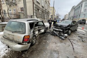 14.02.2021 Kielce. Wypadek na ul. Seminaryjskiej / Wiktor Taszłow / Radio Kielce