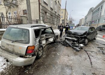 14.02.2021 Kielce. Wypadek na ul. Seminaryjskiej / Wiktor Taszłow / Radio Kielce