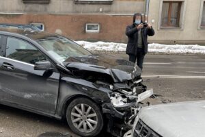 14.02.2021 Kielce. Wypadek na ul. Seminaryjskiej / Wiktor Taszłow / Radio Kielce