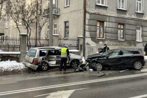 14.02.2021 Kielce. Wypadek na ul. Seminaryjskiej / Wiktor Taszłow / Radio Kielce