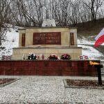 07.02.2021. Dwikozy. Uroczystości przed pomnikiem powstańców styczniowych / Grażyna-Szlęzak-Wójcik / Radio Kielce