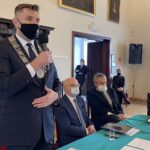 10.02.2021. Sandomierz. Nadzwyczajna sesja rady miasta. Na zdjęciu (od lewej): Marcin Marzec - burmistrz Sandomierza, prof. Stanisław Głuszek - rektor UJK w Kielcach, dr hab. Piotr Sobolewski - dziekan filii UJK w Sandomierzu i Janusz Stasiak - zastępca burmistrza Sandomierza / Grażyna Szlęzak-Wójcik / Radio Kielce