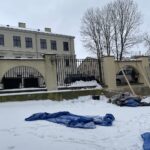 13.02.2021. Kielce. Naprawa ogrodzenia Parku Miejskiego w Kielcach / Monika Miller / Radio Kielce