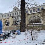 13.02.2021. Kielce. Naprawa ogrodzenia Parku Miejskiego w Kielcach / Monika Miller / Radio Kielce