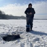 16.02.2021. Cedzyna. Pan Jan łowiący ryby / Monika Miller / Radio Kielce