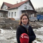 26.01.2021 Gminy Małogoszcz i Sobków. Plan filmowy o żołnierzach wyklętych. Na zdjęciu: Katarzyna Batruch - mieszkanka Karsznic / Ewa Pociejowska-Gawęda / Radio Kielce