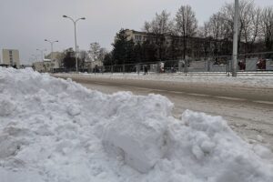 09.02.2021. Kielce. Ulica Radiowa, śnieg / Robert Felczak / Radio Kielce