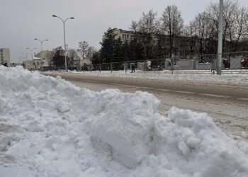 09.02.2021. Kielce. Ulica Radiowa, śnieg / Robert Felczak / Radio Kielce