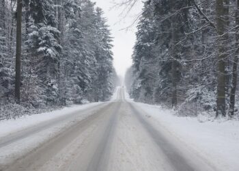 13.01.2020 Kielce. Trudne warunki na drogach. Zima. Ul. Zagnańska / Jarosław Kubalski / Radio Kielce