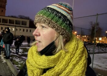 04.02.2021. Sandomierz. Protest rodziców Szkoły Podstawowej nr 2. Na zdjęciu: Agnieszka Frańczak- Szczepanek - miejska radna / Grażyna-Szlęzak-Wójcik / Radio Kielce