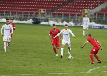 20.02.2021. Łódź. Zaległy mecz 16. kolejki Fortuna 1. Ligi: Widzew - Korona Kielce / Krzysztof Bujnowicz / Radio Kielce