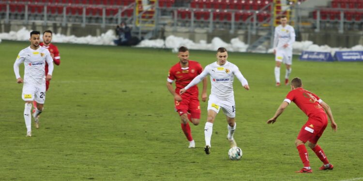 20.02.2021. Łódź. Zaległy mecz 16. kolejki Fortuna 1. Ligi: Widzew - Korona Kielce / Krzysztof Bujnowicz / Radio Kielce