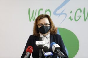 15.02.2021 Kielce. WFOŚiGW. Konferencja w sprawie podpisania porozumień ze świętokrzyskimi samorządami w sprawie realizacji programu „Czyste Powietrze”. Na zdjęciu: poseł Agata Wojtyszek / Jarosław Kubalski / Radio Kielce