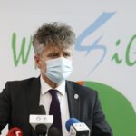 15.02.2021 Kielce. WFOŚiGW. Konferencja w sprawie podpisania porozumień ze świętokrzyskimi samorządami w sprawie realizacji programu „Czyste Powietrze”. Na zdjęciu: senator Krzysztof Słoń / Jarosław Kubalski / Radio Kielce