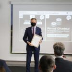 15.02.2021 Kielce. WFOŚiGW. Konferencja w sprawie podpisania porozumień ze świętokrzyskimi samorządami w sprawie realizacji programu „Czyste Powietrze”. Wójt gminy Piekoszów Zbigniew Piątek / Jarosław Kubalski / Radio Kielce