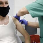 17.02.2021 Kielce. Szpital tymczasowy na Targach Kielce. Szczepienia nauczycieli przeciwko COVID-19 szczepionką AstraZeneca / Jarosław Kubalski / Radio Kielce