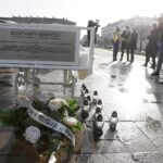 24.02.2021 Kielce. Teatr im. Stefana Żeromskiego. Happening na Placu Wolności przed premierą sztuki "Klątwa rodziny Kennedych" / Jarosław Kubalski / Radio Kielce