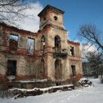 31.01.2021. Lasocin. Zespół pałacowy / Robert Felczak / Radio Kielce