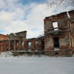31.01.2021. Lasocin. Zespół pałacowy / Robert Felczak / Radio Kielce