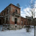 31.01.2021. Lasocin. Zespół pałacowy / Robert Felczak / Radio Kielce