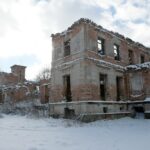31.01.2021. Lasocin. Zespół pałacowy / Robert Felczak / Radio Kielce
