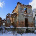 31.01.2021. Lasocin. Zespół pałacowy / Robert Felczak / Radio Kielce