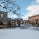 31.01.2021. Lasocin. Zespół pałacowy / Robert Felczak / Radio Kielce