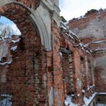 31.01.2021. Lasocin. Zespół pałacowy / Robert Felczak / Radio Kielce