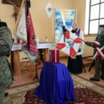 13.02.2021 Ćmielów. Msza święta oraz wprowadzenie urny z prochami Tomasza Wójcika „Tarzana” do kaplicy / Emilia Sitarska / Radio Kielce