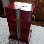 13.02.2021 Ćmielów. Msza święta oraz wprowadzenie urny z prochami Tomasza Wójcika „Tarzana” do kaplicy / Emilia Sitarska / Radio Kielce