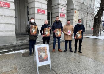 13.02.2021 Kielce. Konferencja działaczy Młodzieży Wszechpolskiej. Na zdjęciu (od lewej): Jakub Żunda, Jakub Szczodry, Dominik Lipski, Krystian Kwas i Karol Kosowski / Monika Miller / Radio Kielce