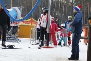 20.02.2021 Kielce. Stok na Stadionie. Zima. Narciarze / Jarosław Kubalski / Radio Kielce