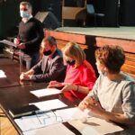 22.02.2021. Opatów. Komisja oświaty. Na zdjęciu (od lewej): Marcin Słapek - zastępca burmistrza Opatowa, Grzegorz Gajewski - burmistrz Opatowa, Jolanta Baran - radna, Małgorzata Szczepańska - wiceprzewodnicząca rady gminy / Emilia Sitarska / Radio Kielce