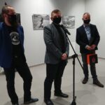 28.02.2021. Ostrowiec Świętokrzyski. Wystawa fotografii Rafała Nowaka „W Bieszczadach” / Emilia Sitarska / Radio Kielce