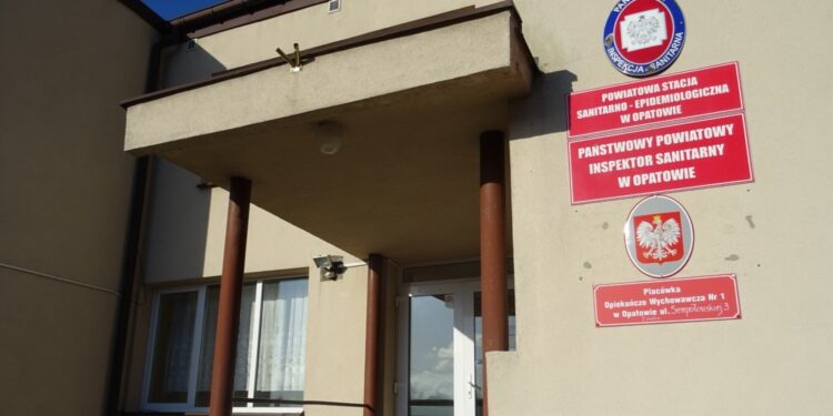 Powiatowa Stacja Sanitarno-Epidemiologiczna w Opatowie / Emilia Sitarska / Radio Kielce