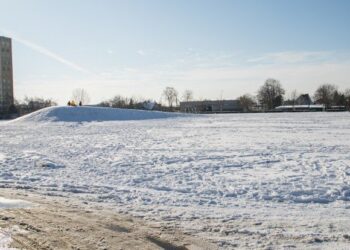 02.02.2021. Ostrowiec Św. Osiedle Pułanki, na którym powstanie pumptrack