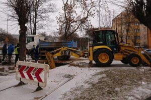 07.02.2021. Ostrowiec Św. Awaria wodociągu na ulicy Kopernika / Emilia Sitarska / Radio Kielce