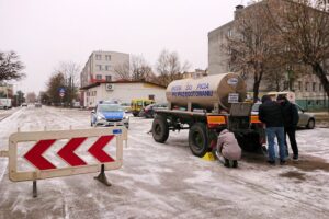 07.02.2021. Ostrowiec Św. Awaria wodociągu na ulicy Kopernika / Emilia Sitarska / Radio Kielce