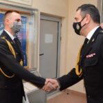 01.02.2021. Jędrzejów. Na zdjęciu (od lewej): bryg. Tomasz Szymański oraz st. bryg. Krzysztof Ciosek - świętokrzyski komendant wojewódzki Państwowej Straży Pożarnej w Kielcach / arch. bryg. Tomasza Szymańskiego